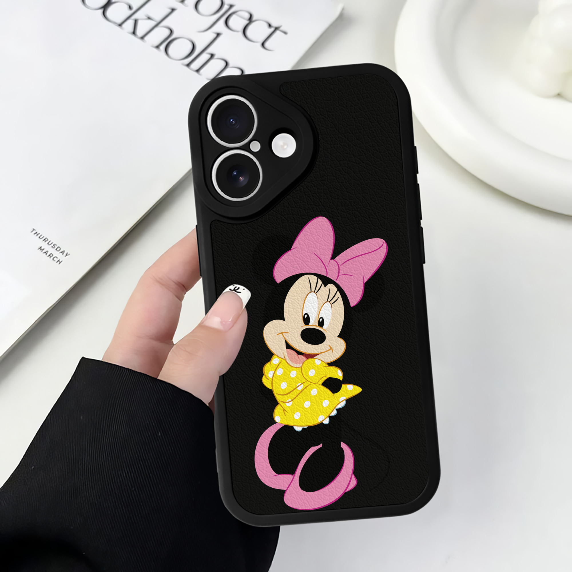 （画像用） ミッキーマウス Mickey Mouse 【iPhone 16シリーズ対応】シリコンスマホケース（レザー調） 材質：シリコン